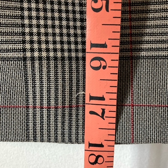 ARITZIA Babaton Modern Check Mini Skirt 4 - Picture 4 of 9